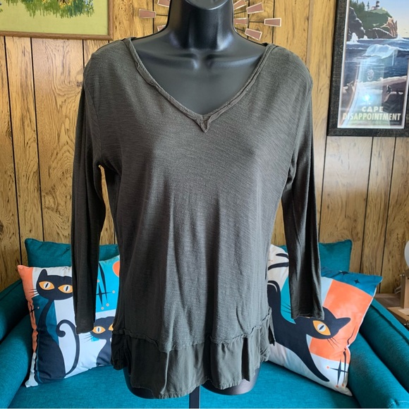 Vince Camuto V-Neck Long Sleeve Top - Picture 1 of 9
